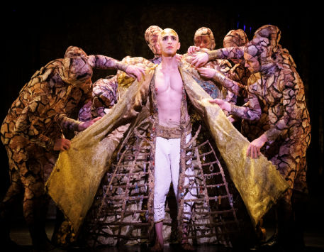Anar a Òpera 'Akhnaten'