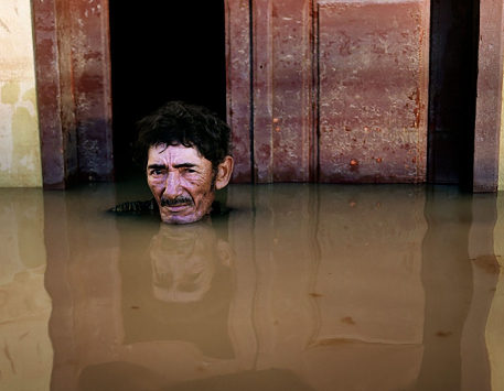 Exposició "Gideon Mendel. Germà Foc, Germana Aigua"