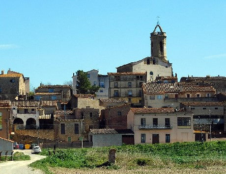 Poble de Jafre ben a prop del curs final del riu Ter (© Josep Maria Viñolas Esteve). Font: Viquipèdia