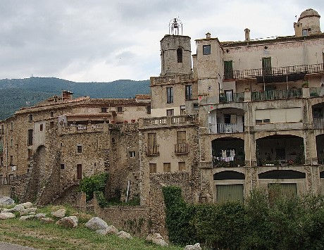 Anar a Maçanet de Cabrenys (© Bertrand Grondin). Font: Viquipèdia