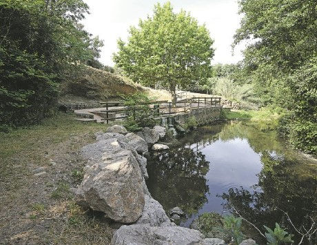 Anar a Riera de l'Anyet a l'entrada del poble de Sant Climent Sescebes (Font Pudosa). Font: Hora Nova