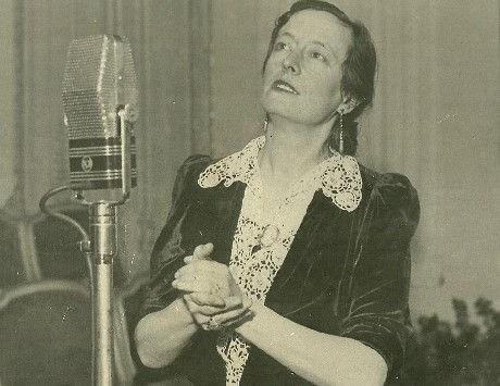 Anar a La soprano Conxita Badia. Font: Arxiu Conxita Badia