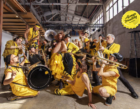 Anar a Cia. Always Drinking Productions presenta 'El carrer és nostre'