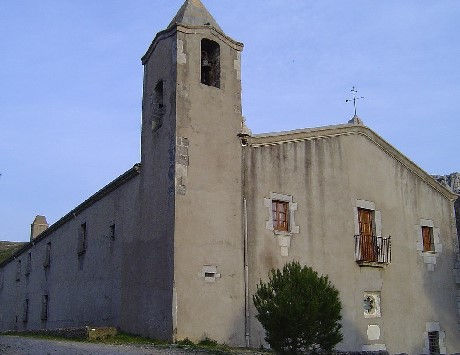 Anar a Ermita de Santa Caterina al massís del Montgrí (façana oest; © Bestiasonica). Font: Viquipèdia