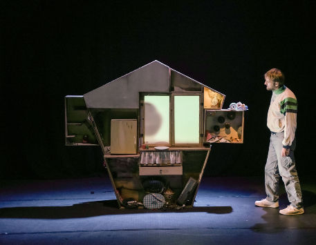 Anar a Cia 'Jordi Font' presenta 'ELLS I JO o aquella sensació que els arbres et miren'