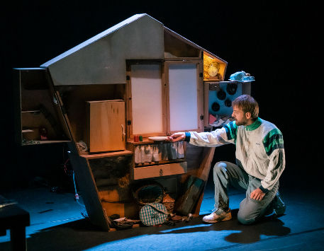 Anar a Cia 'Jordi Font' presenta 'ELLS I JO o aquella sensació que els arbres et miren'