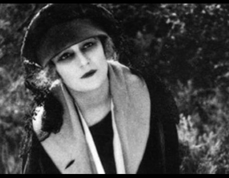 Anar a Fotograma del film 'Antoinette Sabrier'