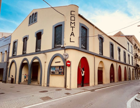 Edifici del Teatre Cinema Comtal de Ripoll, de Marc Velasco, sota llicència CC BY 4.0 / Retall de l'original