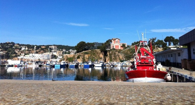Sant Feliu de Guíxols des del Port. Font: web de Turisme ganxó