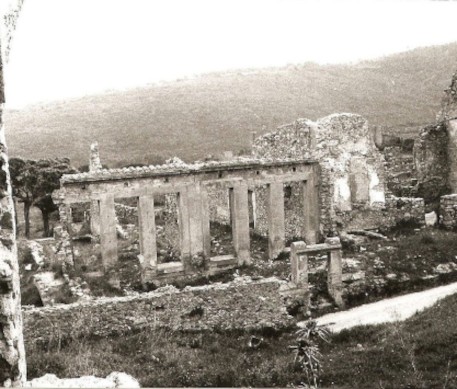 Escoles de Llers d'abans de la Guerra Civil, situada a la zona de ruïnes declarada protegida per Franco. Font: elpuntavui.cat