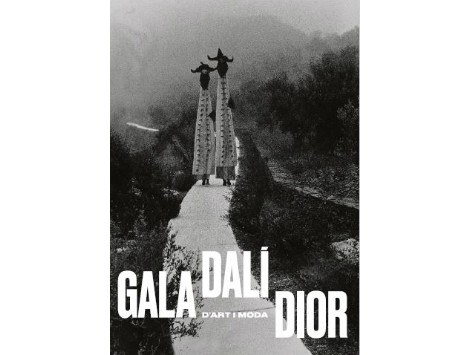 Desfilada dels gegants a Portlligat (foto d'Oriol Maspons i Julio Ubiña, 1960). Font: Fundació Gala-Salvador Dalí 