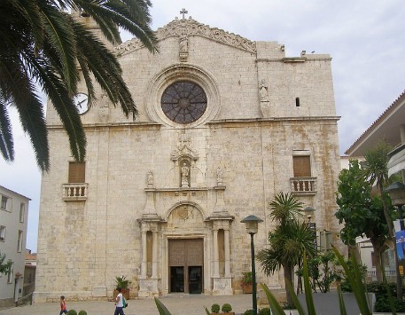 Església Parroquial de Sant Pere de L'Escala. Font: Viquipèdia 